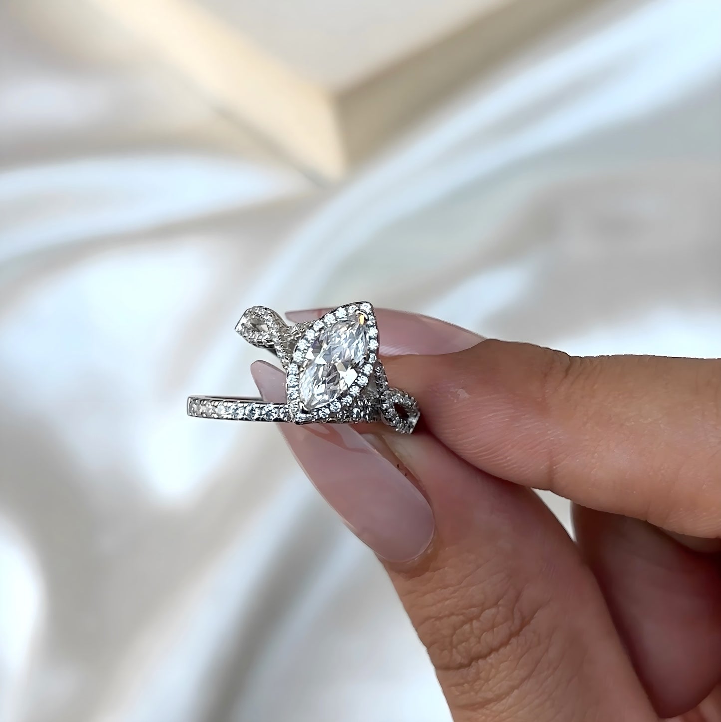 The Velura - Promise Rings for Couples