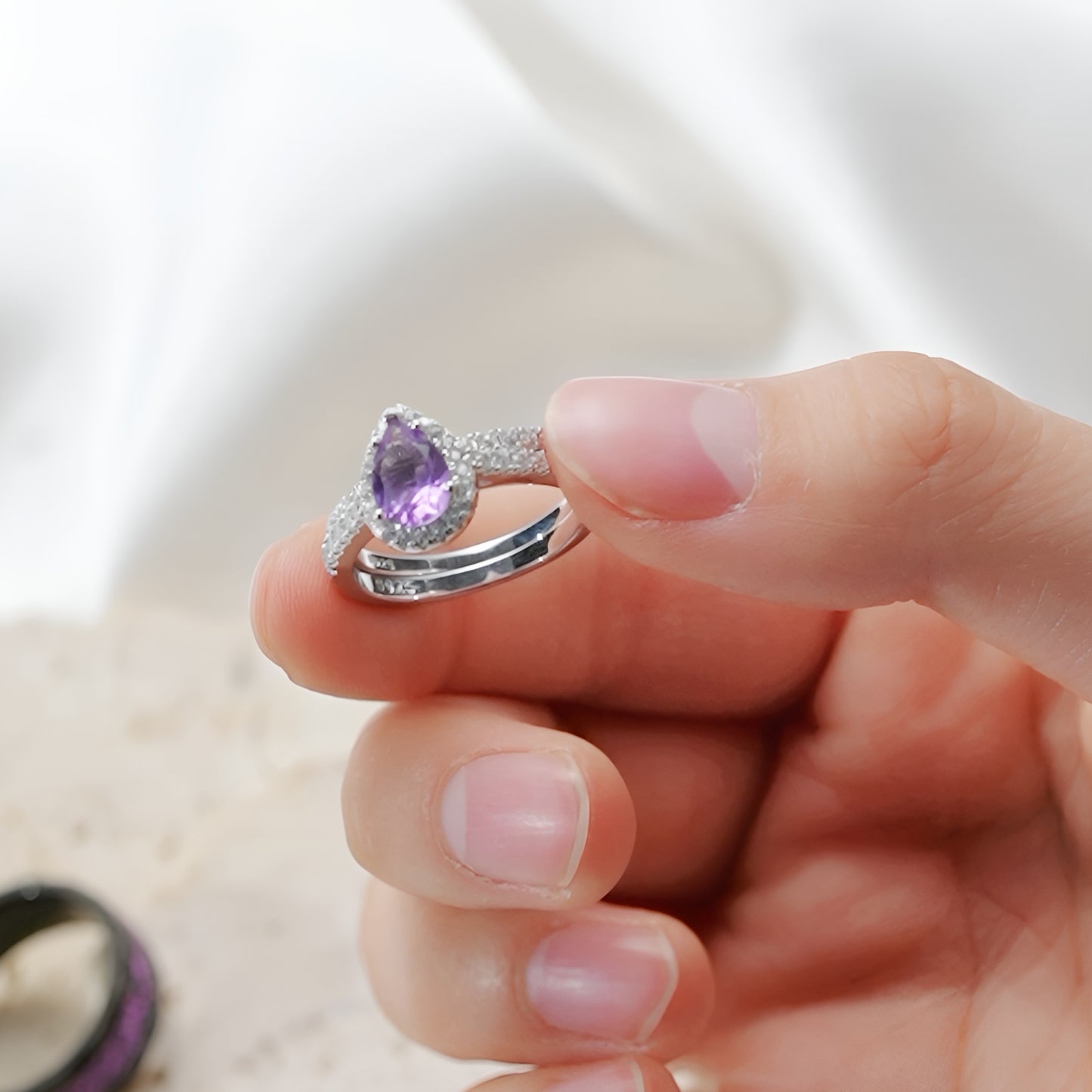 The Viara - Natural Amethyst Women Ring Set