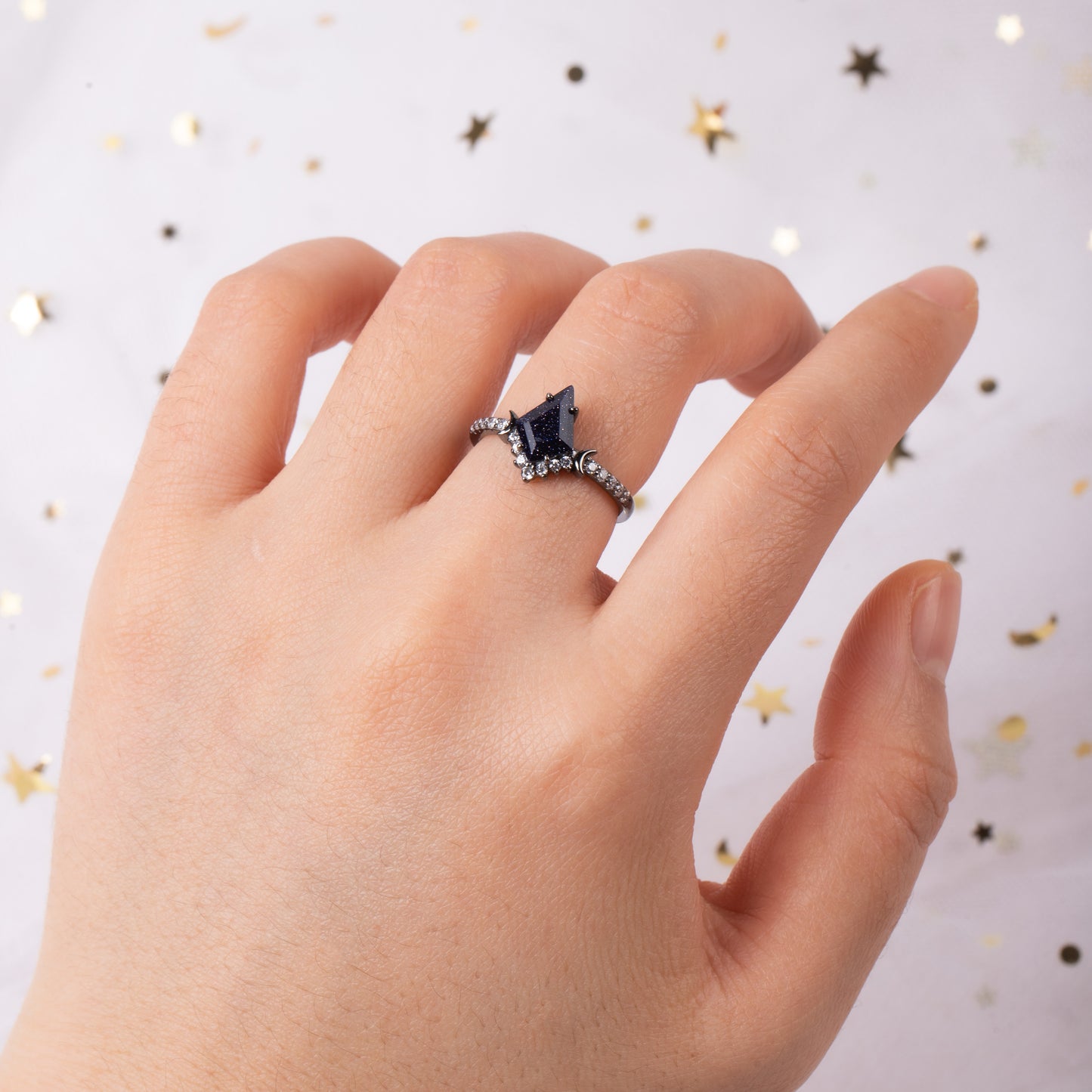 The Midnight - Kite Cut Sandstone Wedding Ring