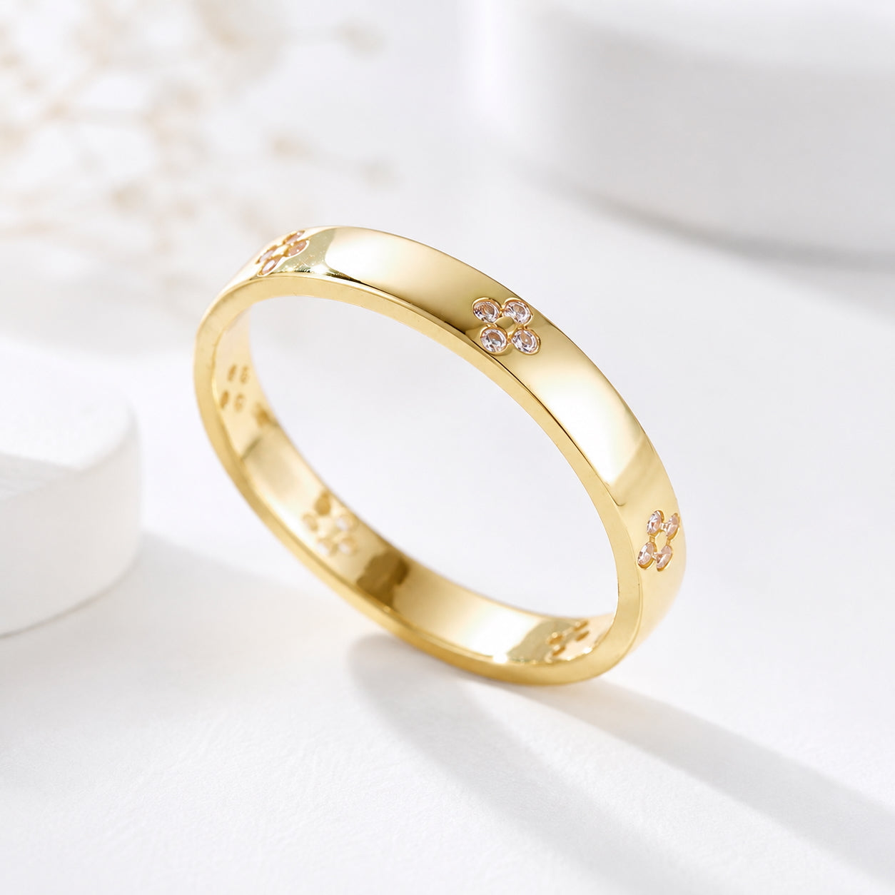 The Folia - Four Leaf Clover Band - 18k Gold