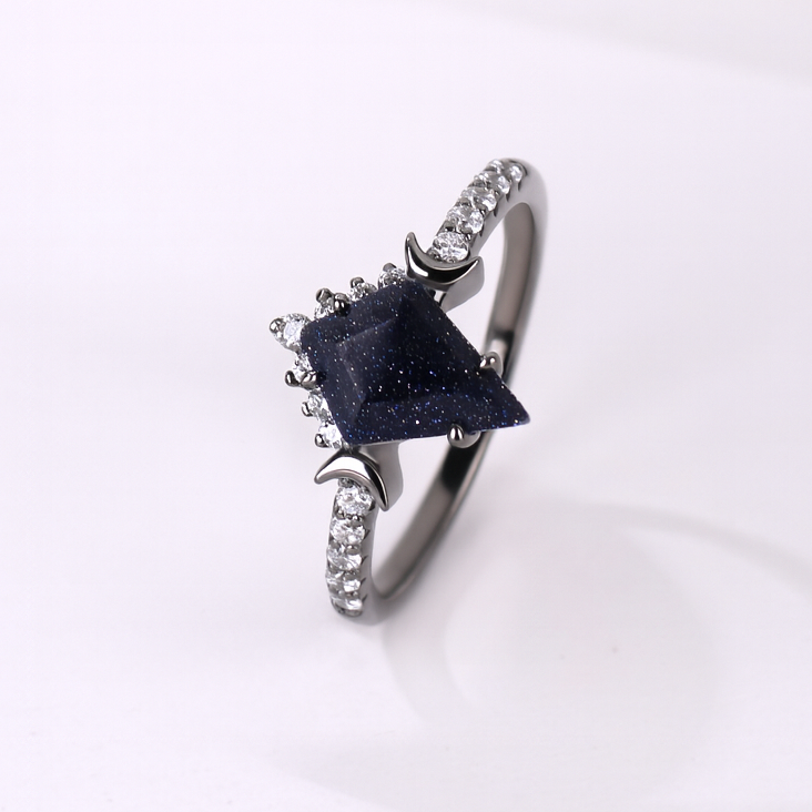 The Midnight - Kite Cut Sandstone Wedding Ring