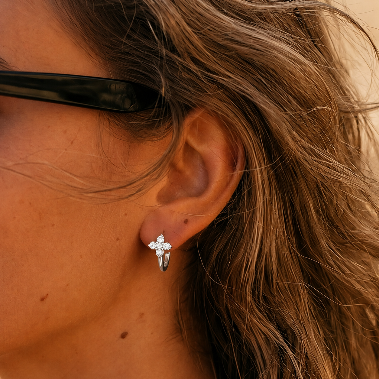 The Blossia - Four Leaf Clover Hoop Earrings - Silver