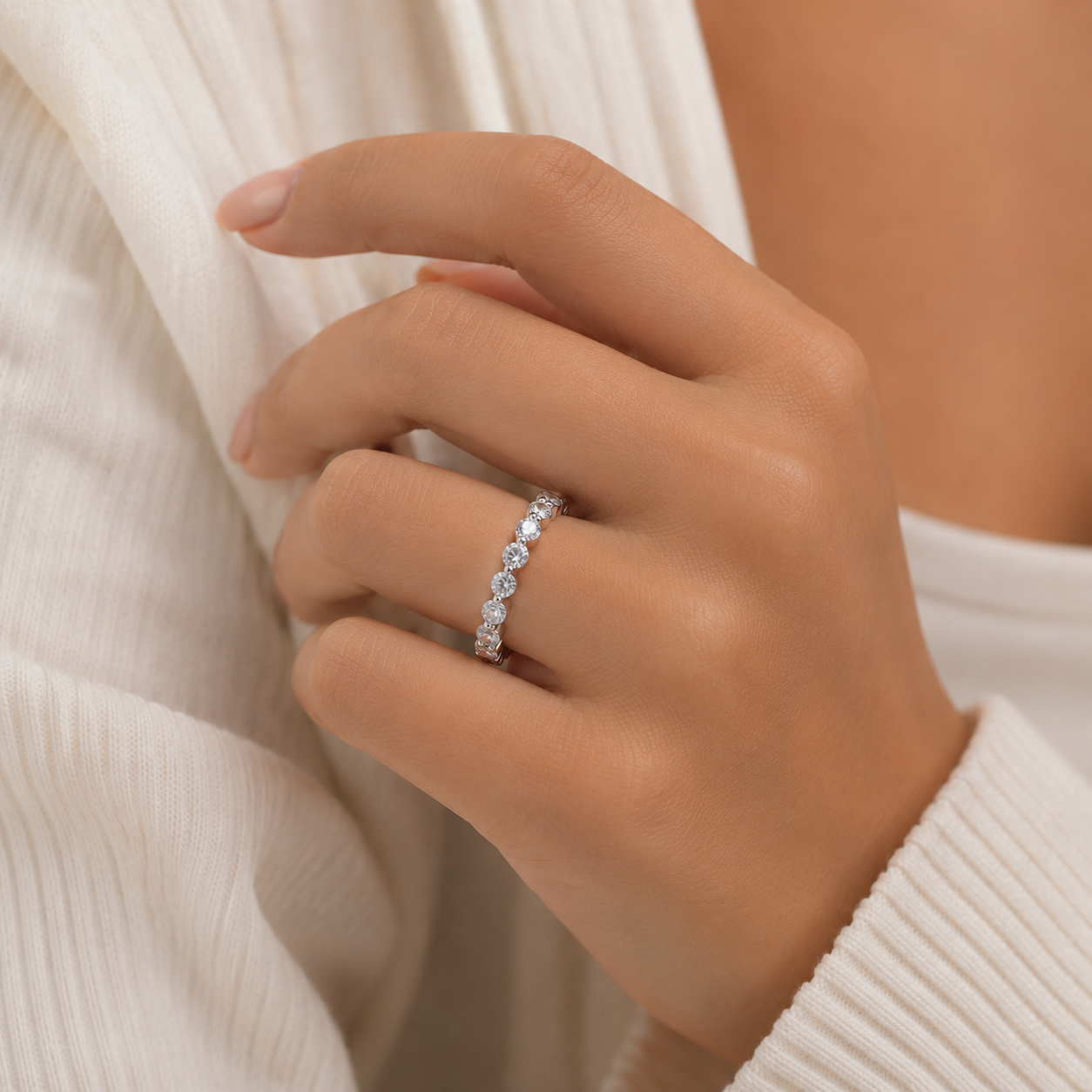The Aster - Women Eternity Band - 18k Gold