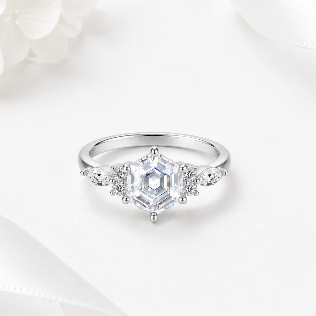 The Eversnow - Hexagon Cut Women Ring