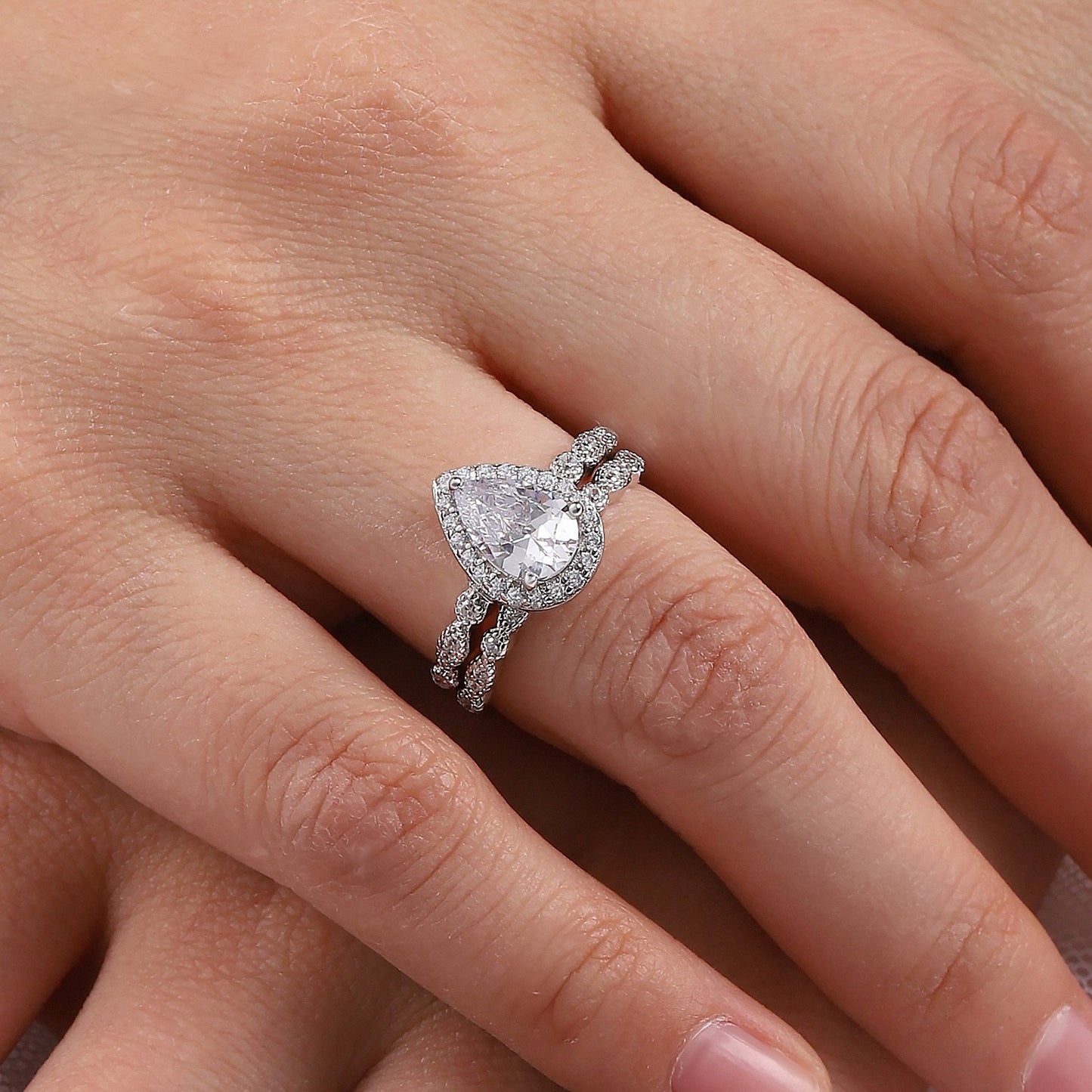 The Averin - Wedding Ring Set