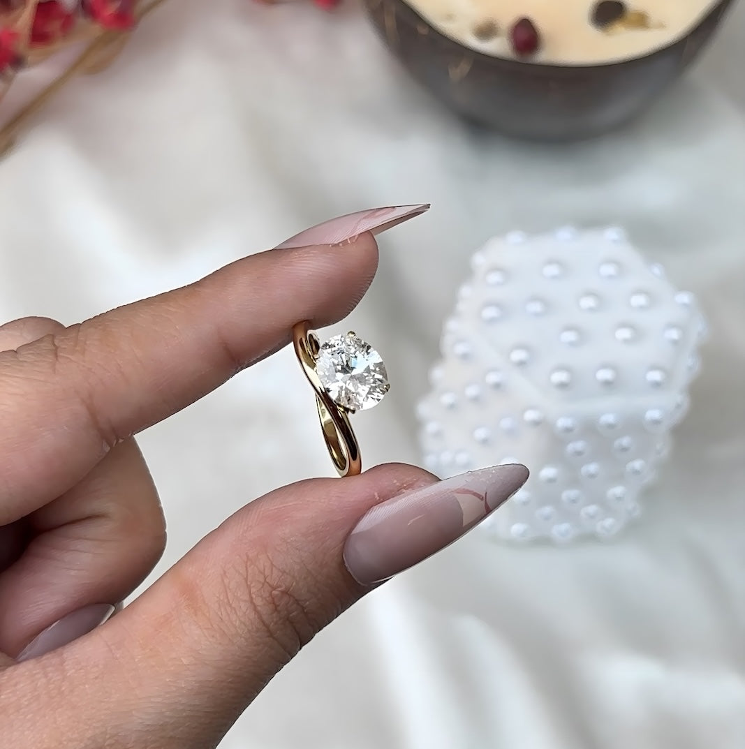 The Dazzora - 1.5 Ct. Oval Cut 925 Silver Women Ring