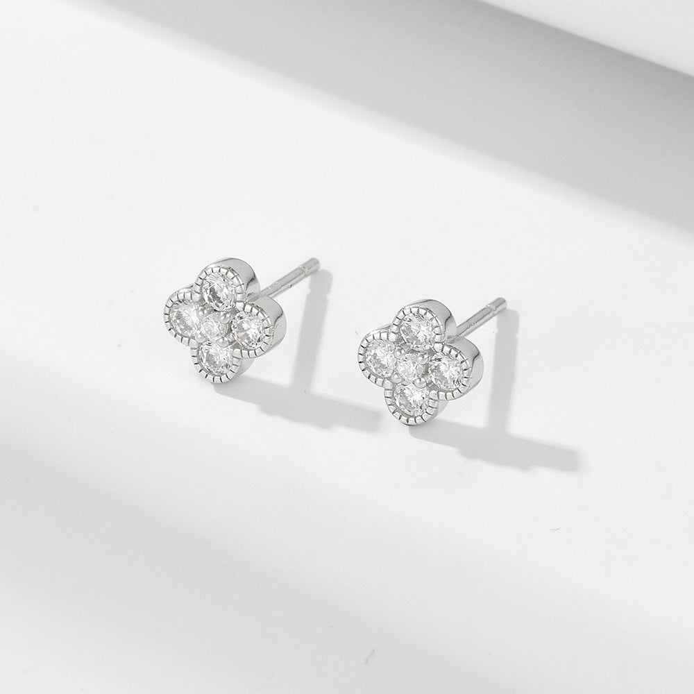 The Petalia - Clover Stud Earrings