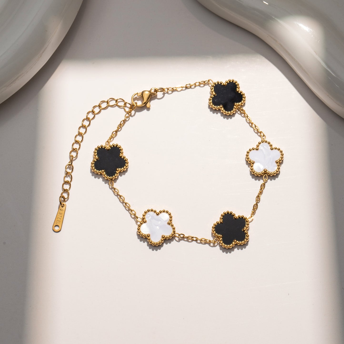 Good Luck Five-Leaf Clover Bracelet